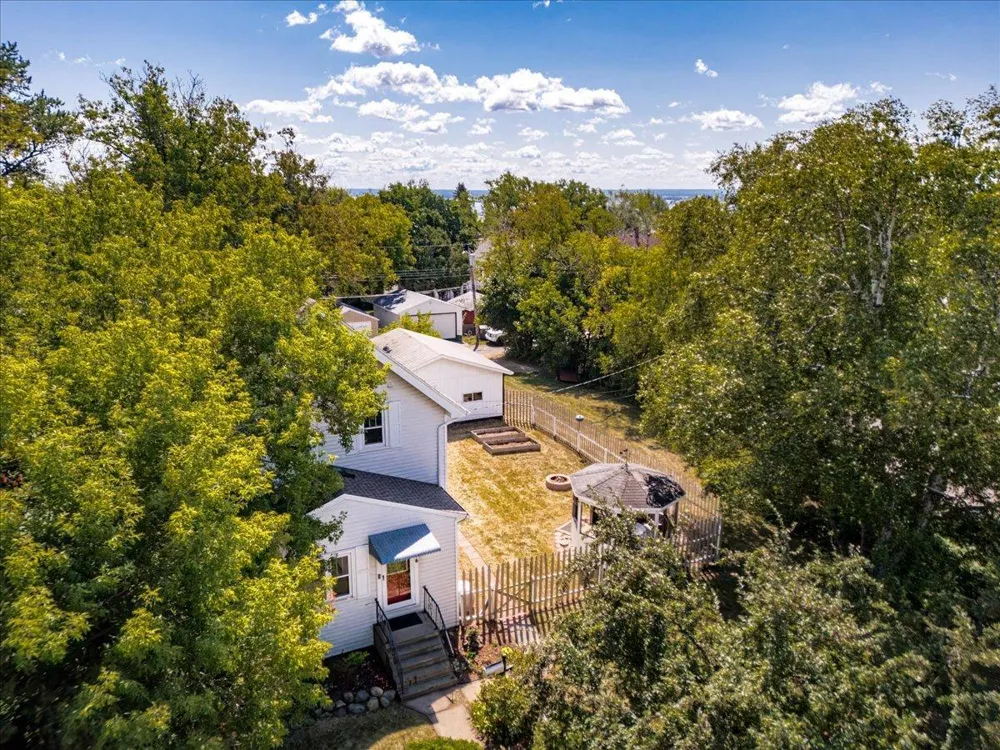 824 E 11th Street Duluth, MN 55805