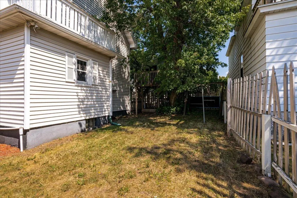 824 E 11th Street Duluth, MN 55805