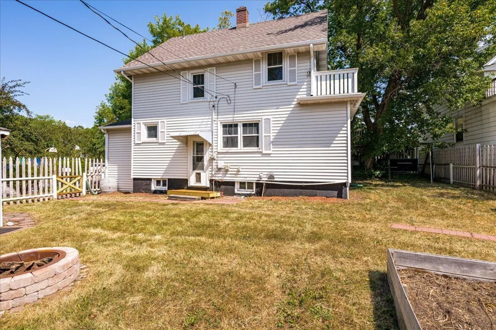824 E 11th Street Duluth, MN 55805