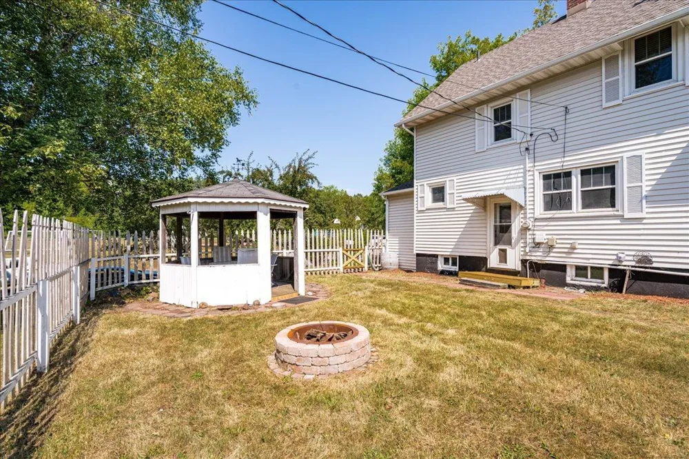 824 E 11th Street Duluth, MN 55805