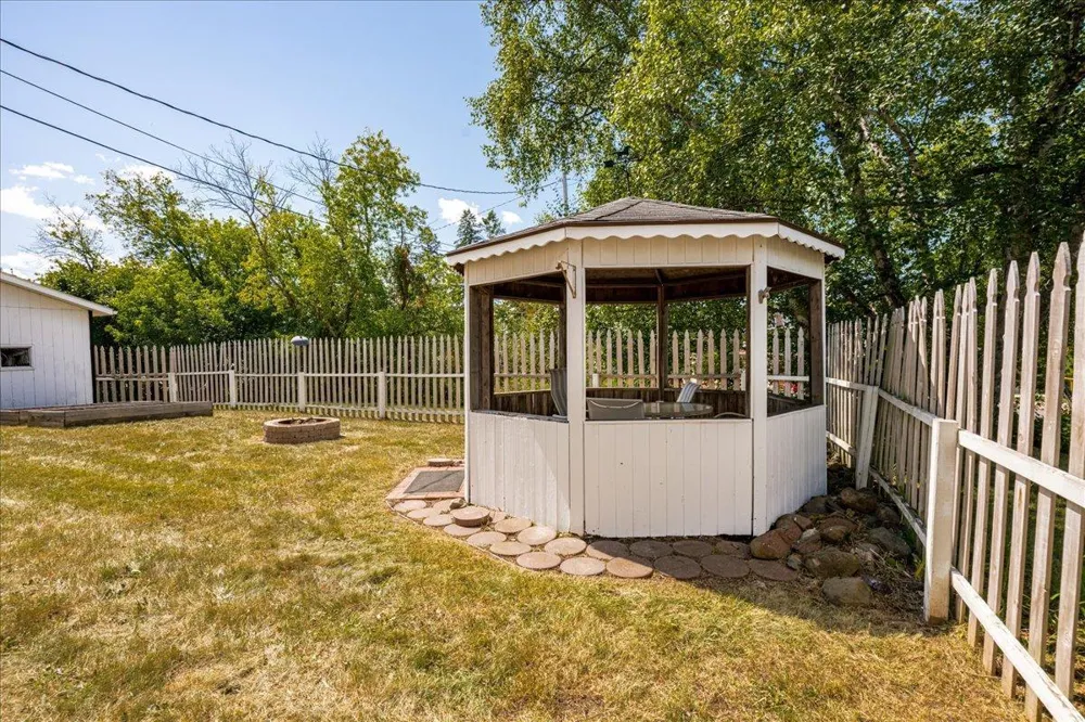 824 E 11th Street Duluth, MN 55805