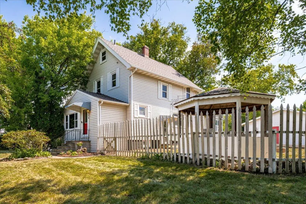 824 E 11th Street Duluth, MN 55805