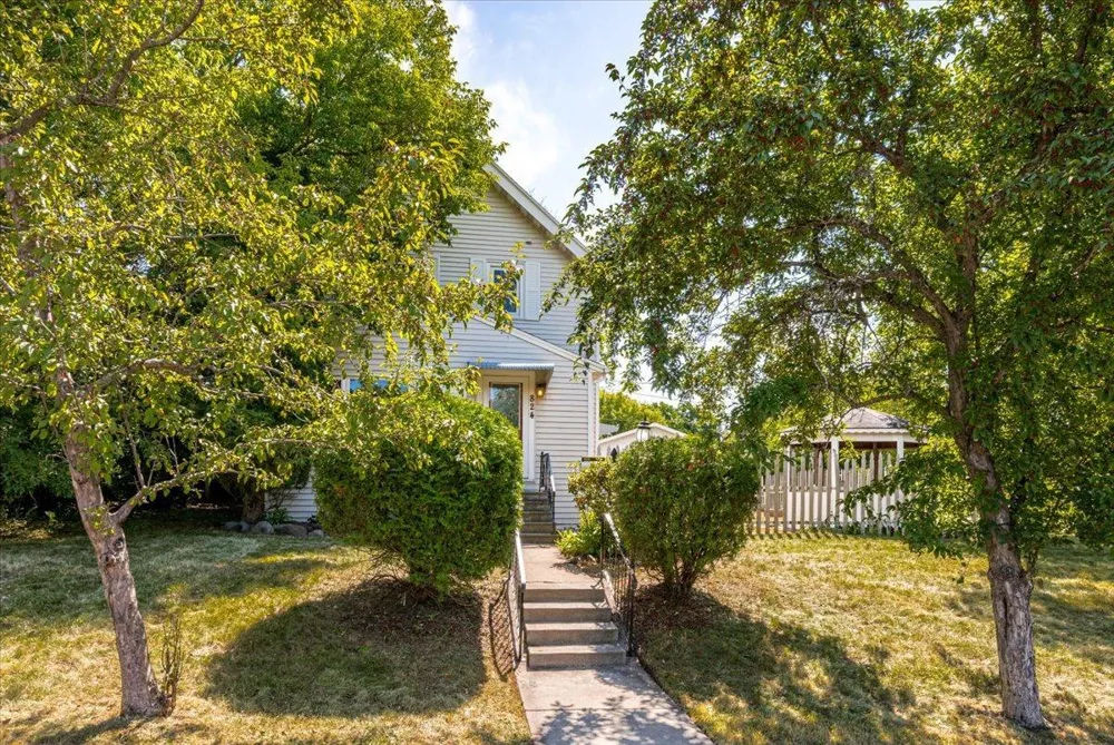 824 E 11th Street Duluth, MN 55805