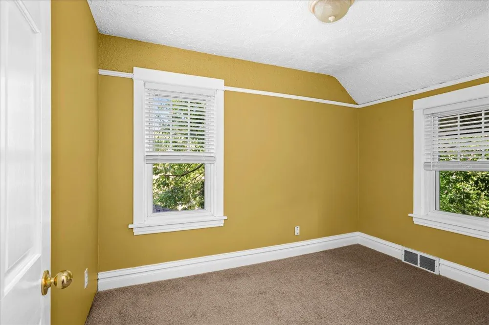 824 E 11th Street Duluth, MN 55805
