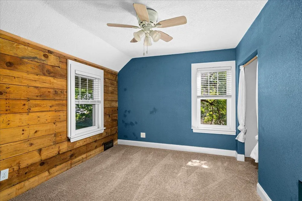 824 E 11th Street Duluth, MN 55805