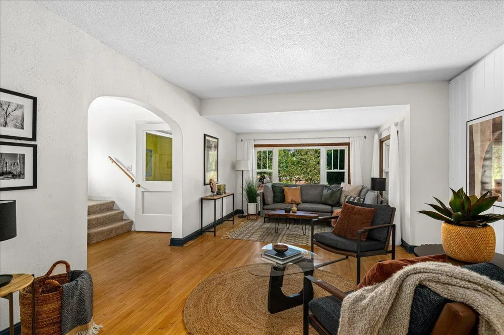 824 E 11th Street Duluth, MN 55805