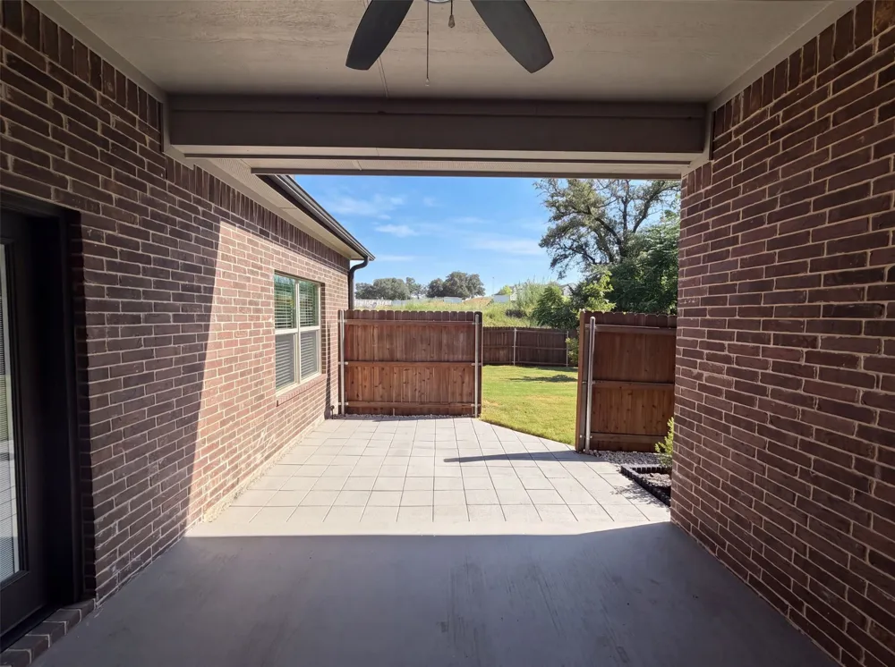 8912 Holt Street Lakeside, TX 76135