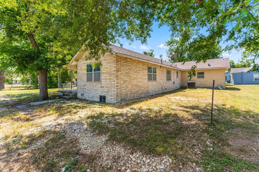 115 College Rosebud, TX 76570