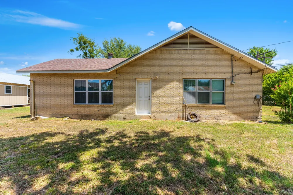 115 College Rosebud, TX 76570