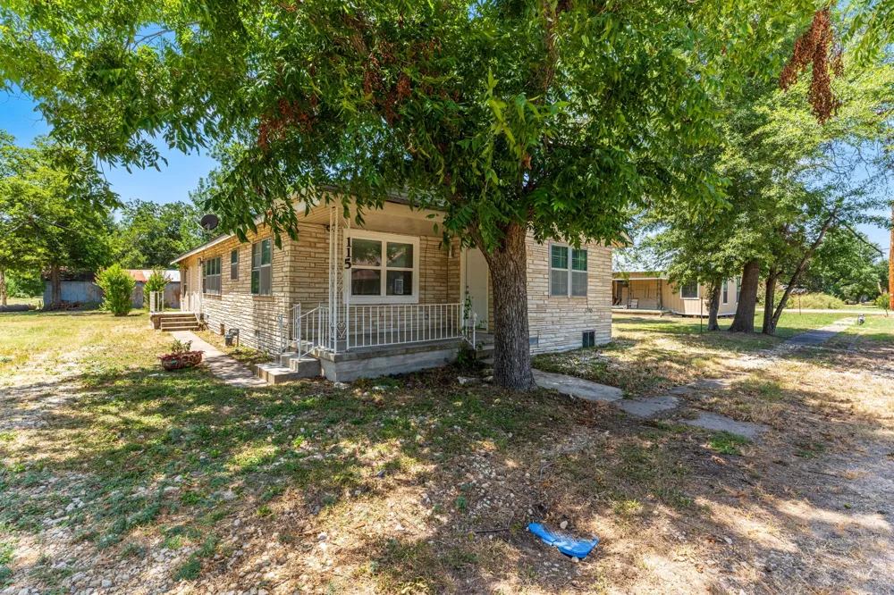 115 College Rosebud, TX 76570