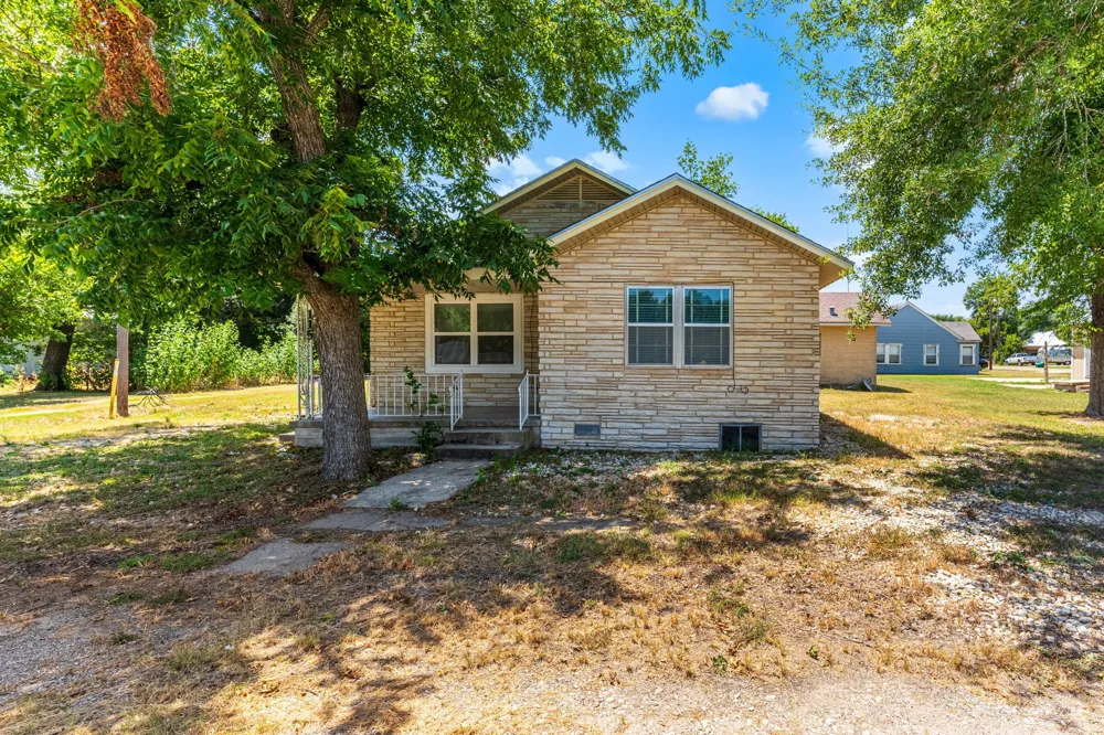 115 College Rosebud, TX 76570