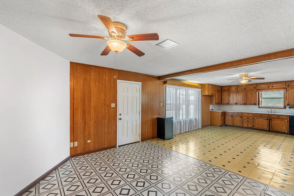 115 College Rosebud, TX 76570