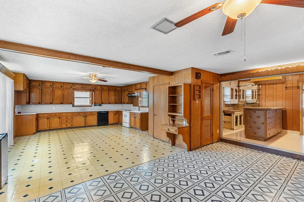 115 College Rosebud, TX 76570