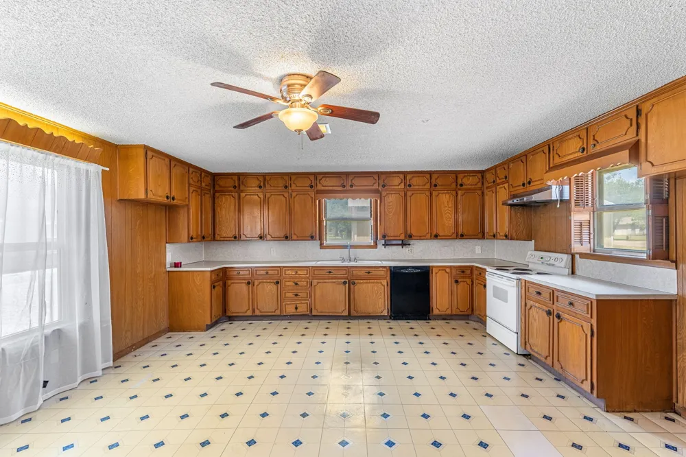 115 College Rosebud, TX 76570
