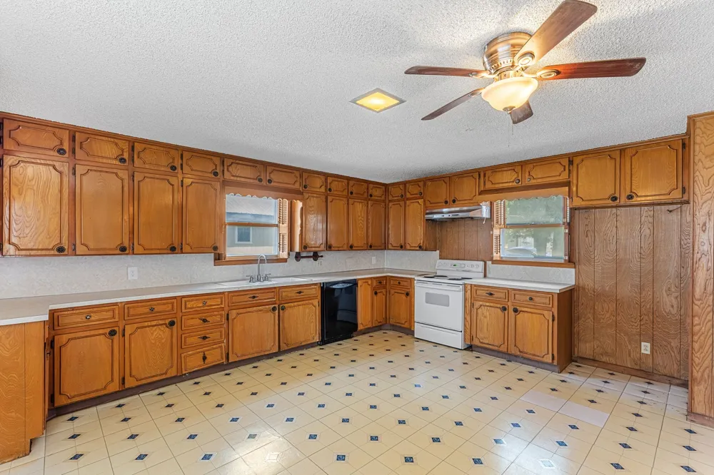115 College Rosebud, TX 76570