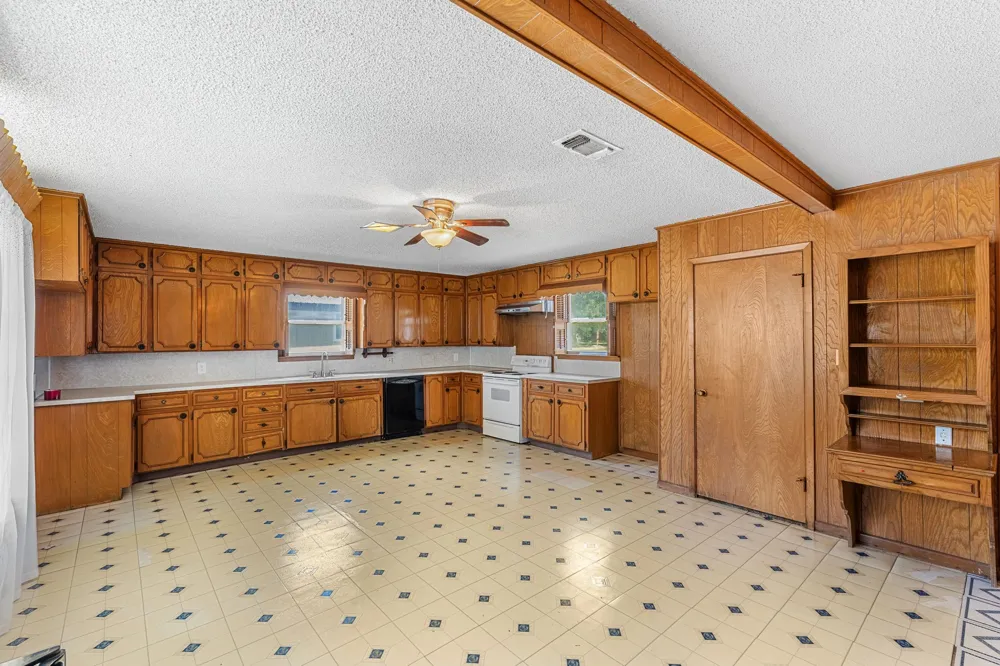 115 College Rosebud, TX 76570