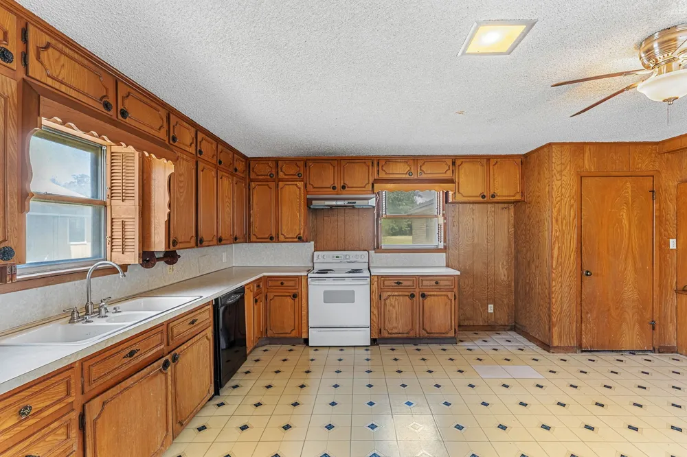 115 College Rosebud, TX 76570