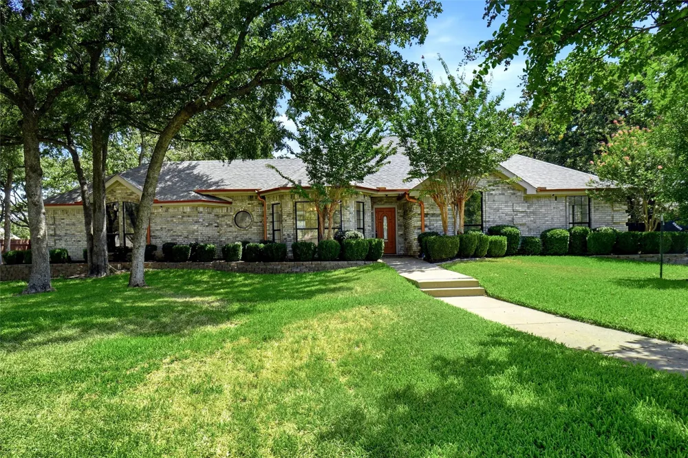 1409 Spars Court Azle, TX 76020