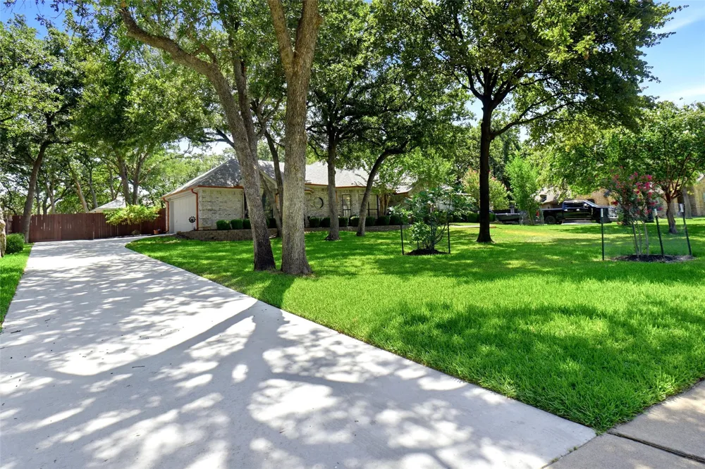 1409 Spars Court Azle, TX 76020