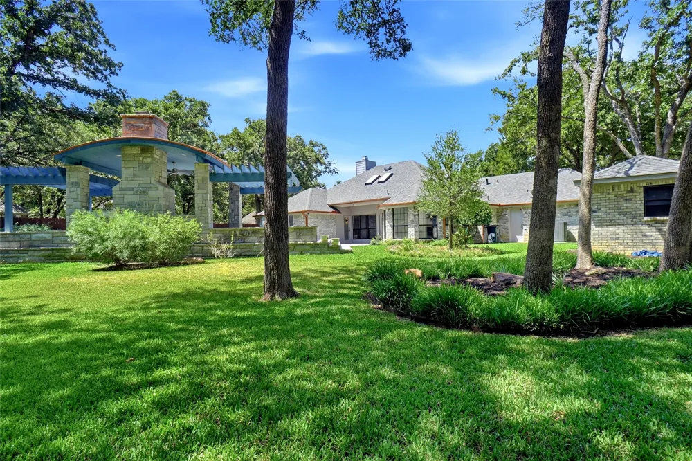 1409 Spars Court Azle, TX 76020