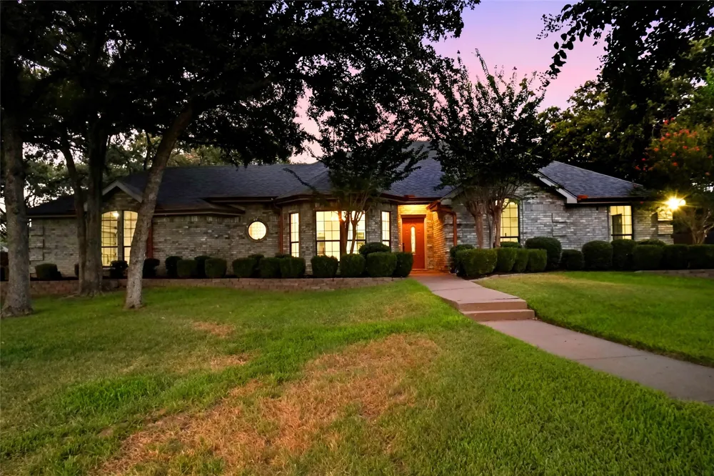 1409 Spars Court Azle, TX 76020