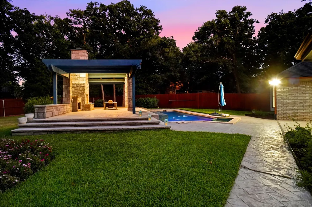 1409 Spars Court Azle, TX 76020