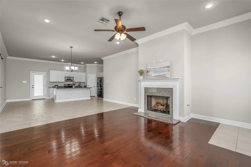 1576 Riverview Lane Shreveport, LA 71104