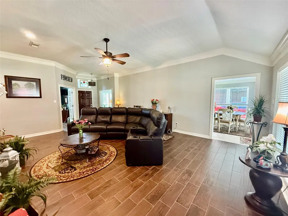 110 Portulaca Street Lake Jackson, TX 77566