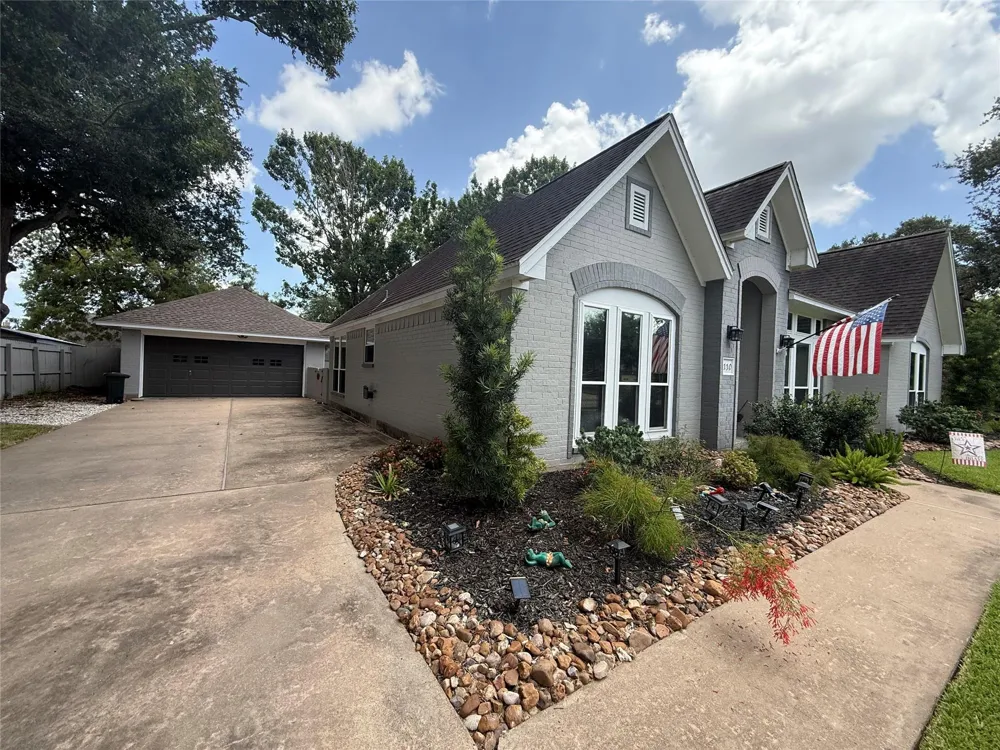 110 Portulaca Street Lake Jackson, TX 77566