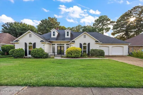 423 Woodlands Circle