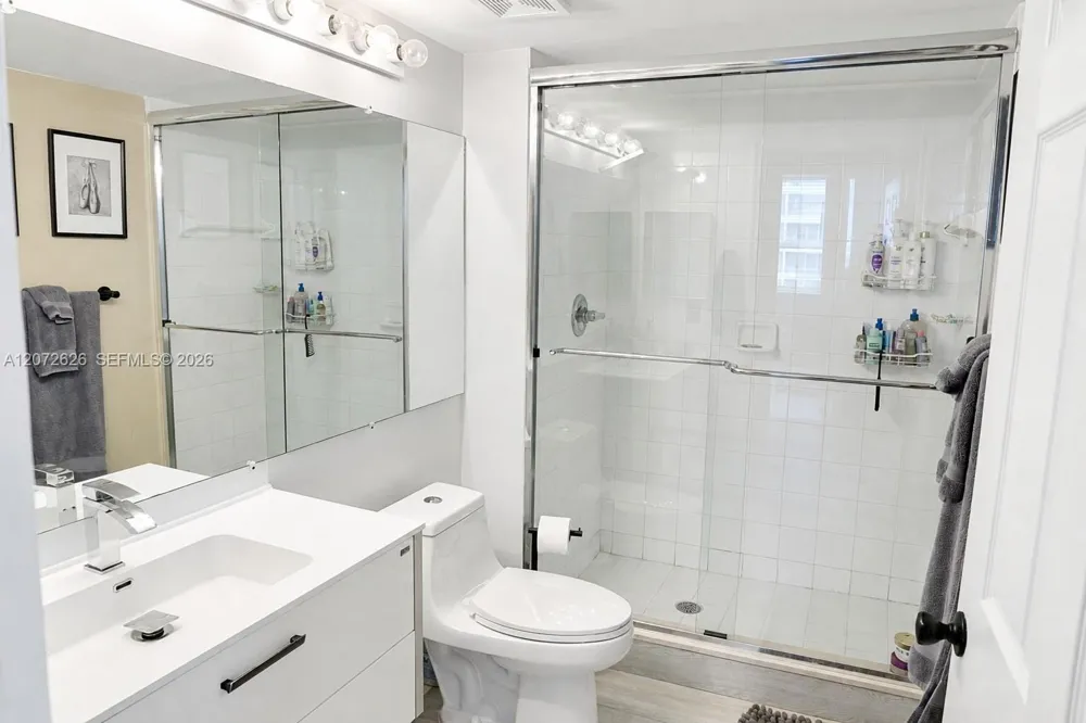 1155 Brickell Bay Dr #902 Miami, FL 33131
