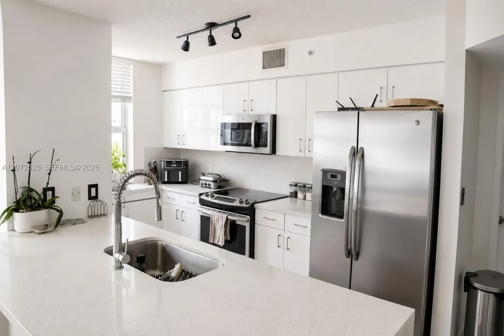 1155 Brickell Bay Dr #902 Miami, FL 33131