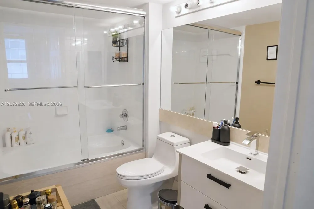 1155 Brickell Bay Dr #902 Miami, FL 33131