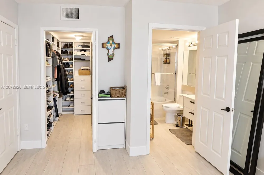 1155 Brickell Bay Dr #902 Miami, FL 33131
