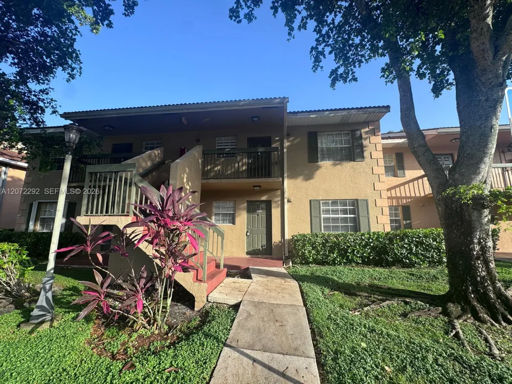 10381 NW 8th St #102 Pembroke Pines, FL 33026