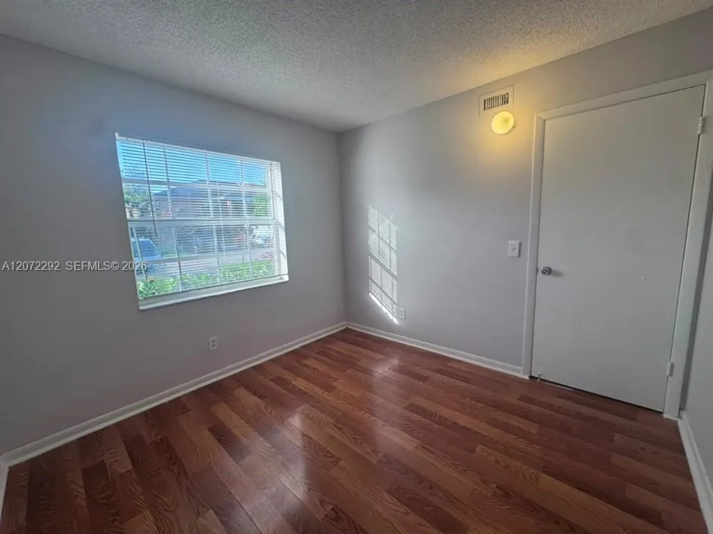 10381 NW 8th St #102 Pembroke Pines, FL 33026