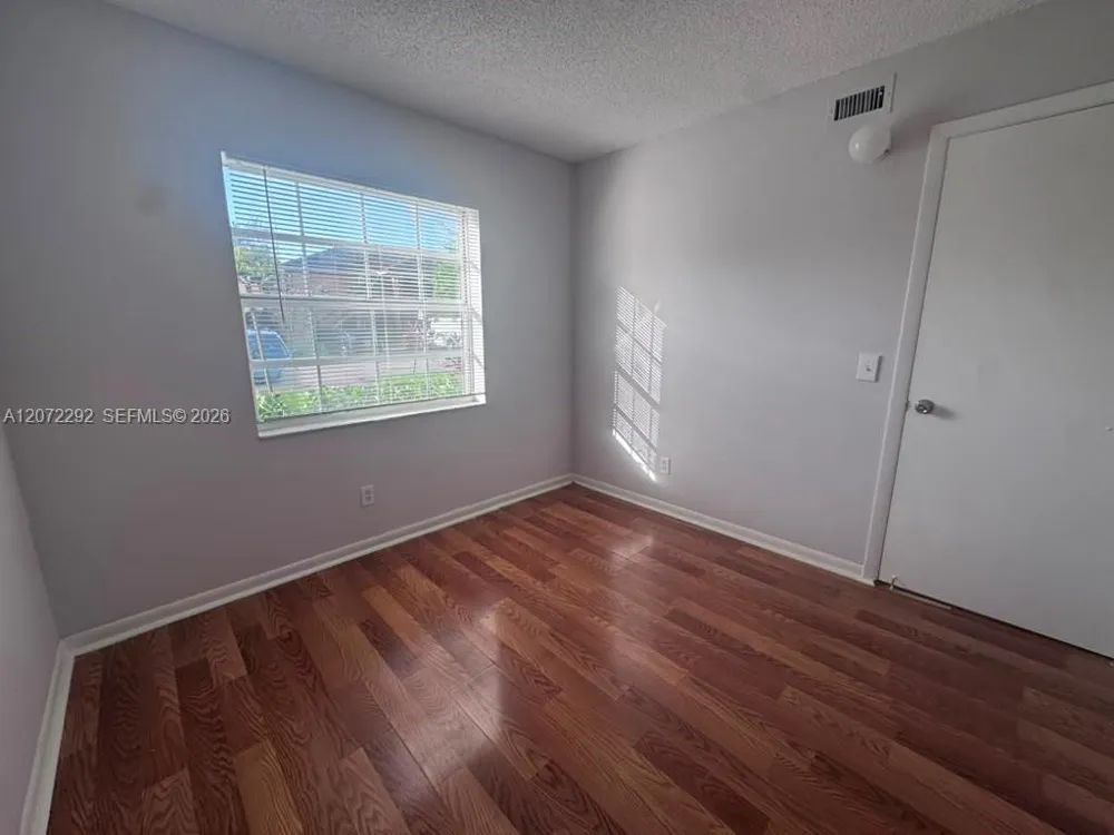 10381 NW 8th St #102 Pembroke Pines, FL 33026