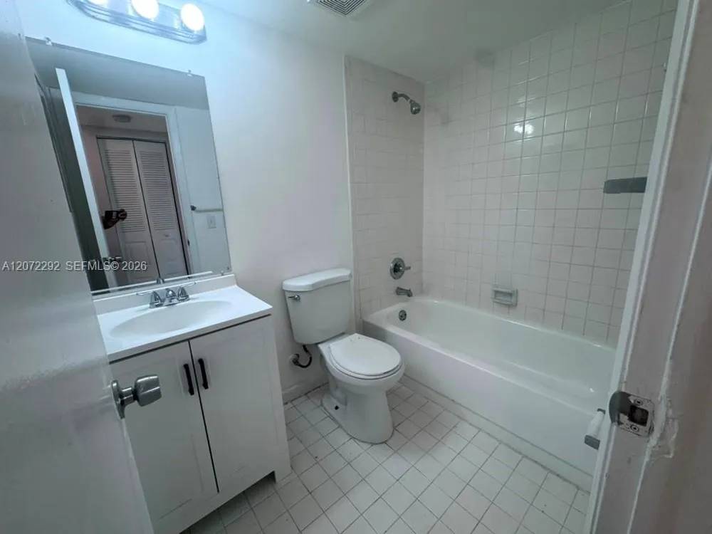 10381 NW 8th St #102 Pembroke Pines, FL 33026