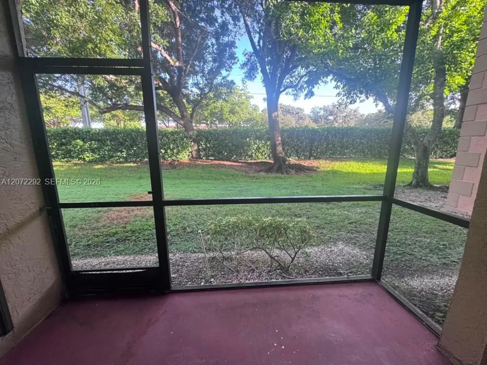 10381 NW 8th St #102 Pembroke Pines, FL 33026