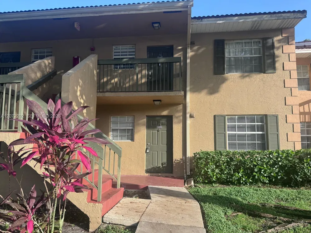 10381 NW 8th St #102 Pembroke Pines, FL 33026