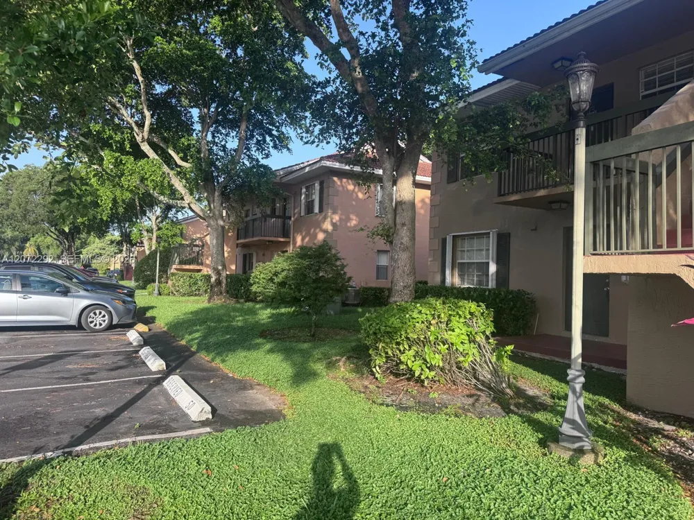 10381 NW 8th St #102 Pembroke Pines, FL 33026