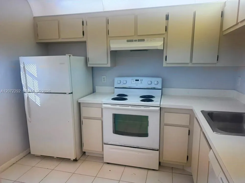 10381 NW 8th St #102 Pembroke Pines, FL 33026