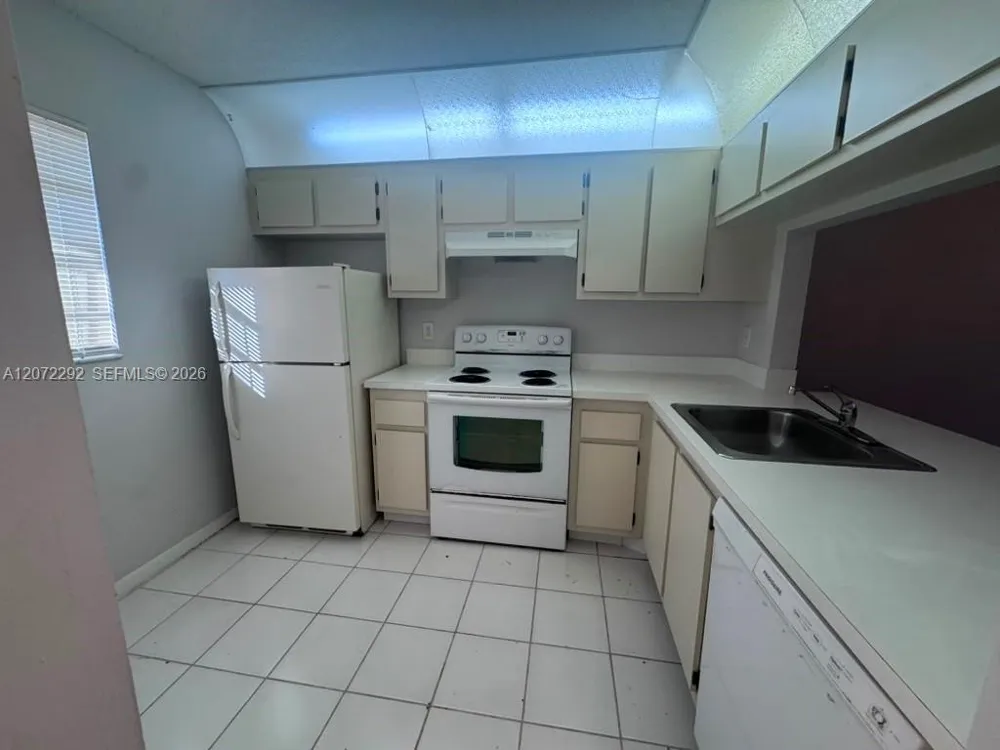 10381 NW 8th St #102 Pembroke Pines, FL 33026