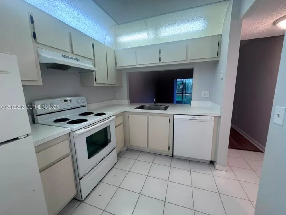 10381 NW 8th St #102 Pembroke Pines, FL 33026