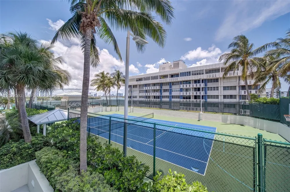 650 West Ave #709 Miami Beach, FL 33139