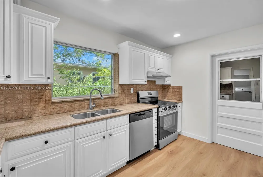 409 NW 17th Ave Fort Lauderdale, FL 33311