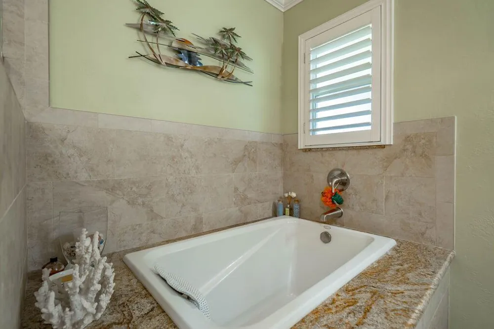 2823 NE 35TH COURT Lighthouse Point, FL 33064
