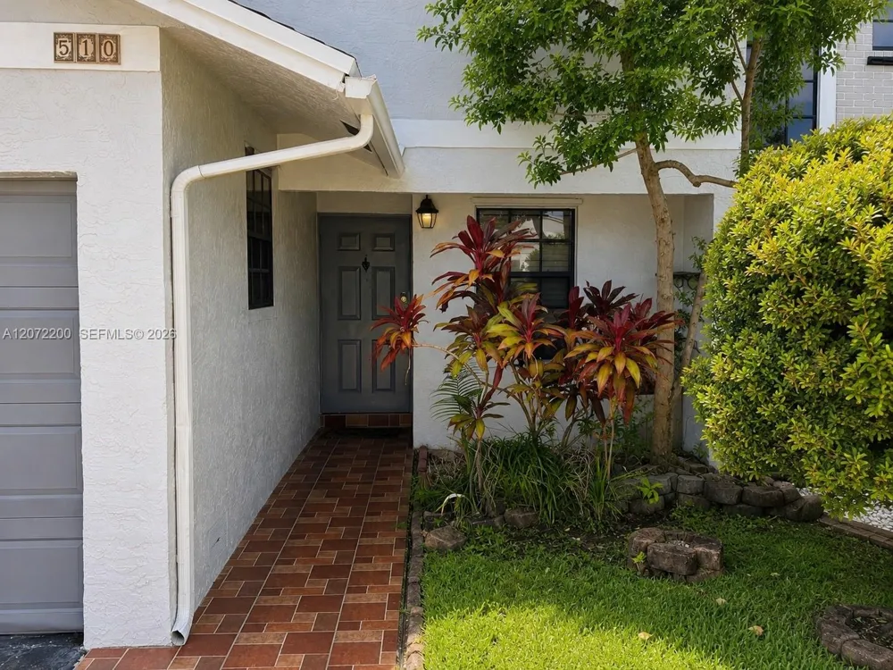 510 NW 103rd Ter Pembroke Pines, FL 33026