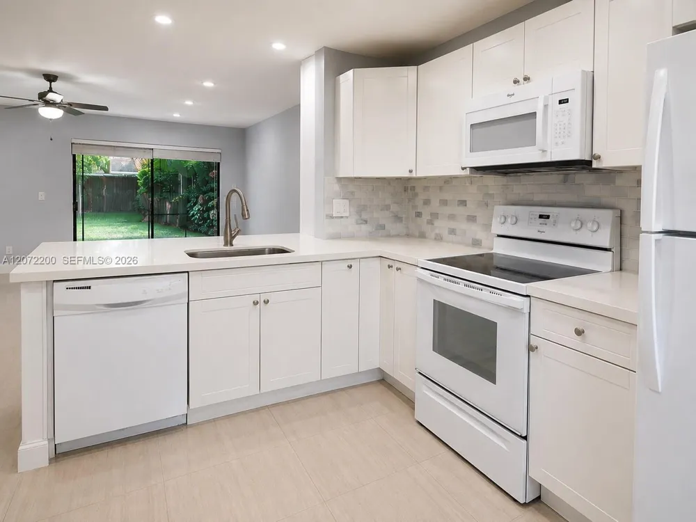 510 NW 103rd Ter Pembroke Pines, FL 33026