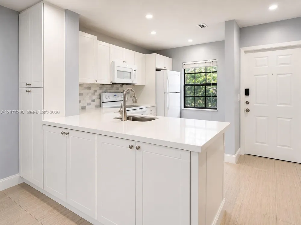 510 NW 103rd Ter Pembroke Pines, FL 33026